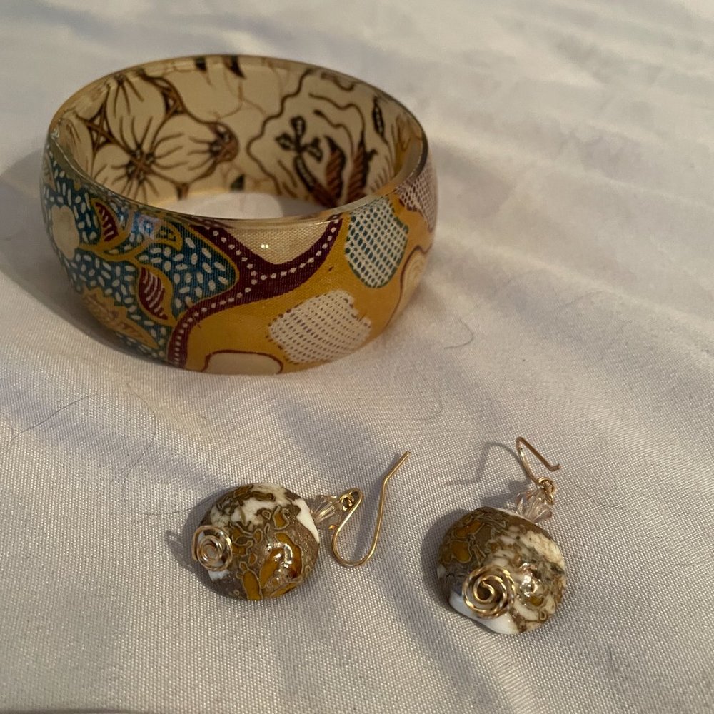 Lacquered Bangle Bracelet and Earrings